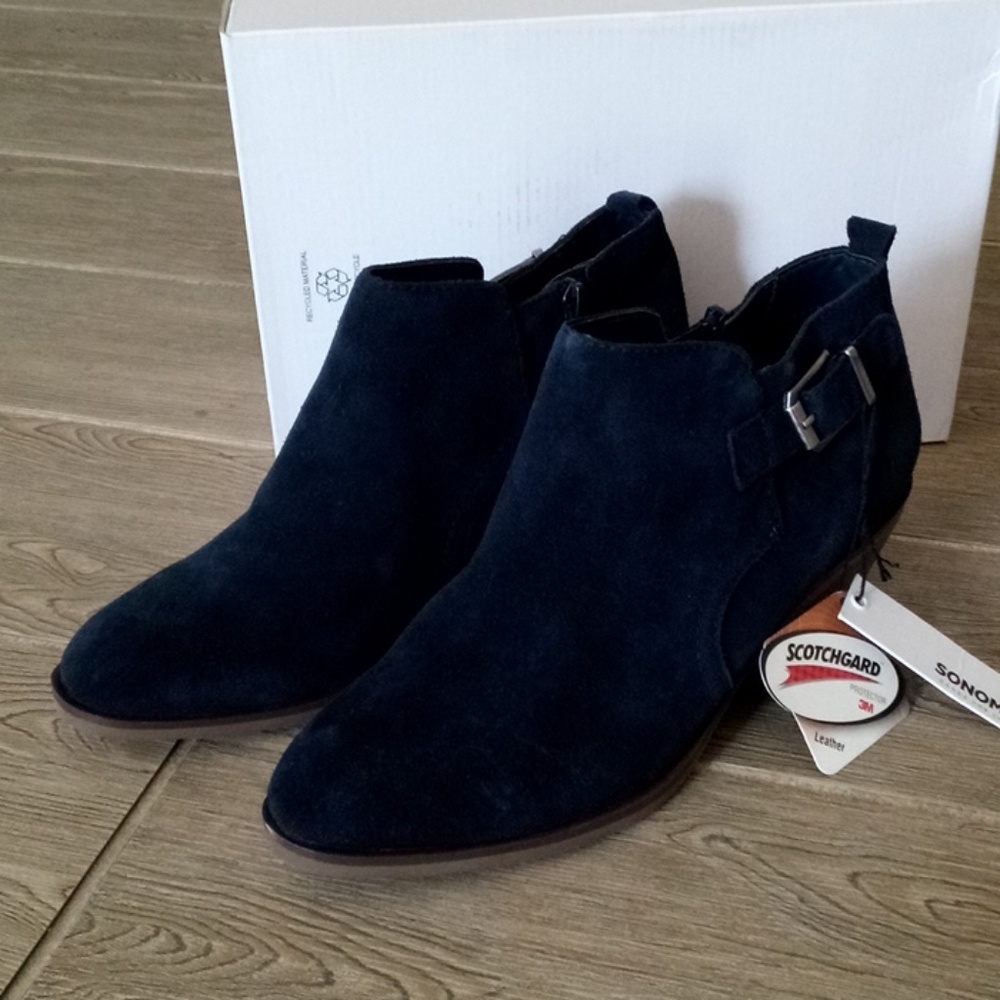 Navy blue brand-new Ankle boots